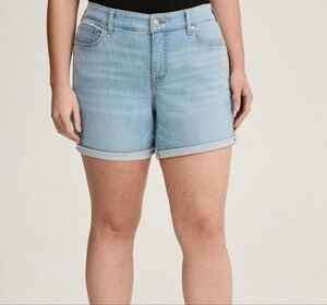 Torrid | NWT Midrise 5" Short Medium Wash Size 10